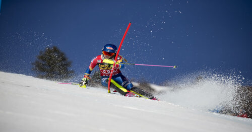 Mikaela Shiffrin skiing